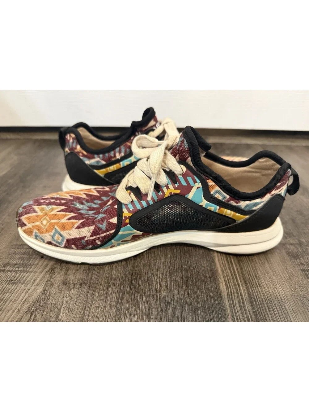 Ariat Fuse AZTEC Womens Shoes US 7B EU Colorful Lightweight Sneakers